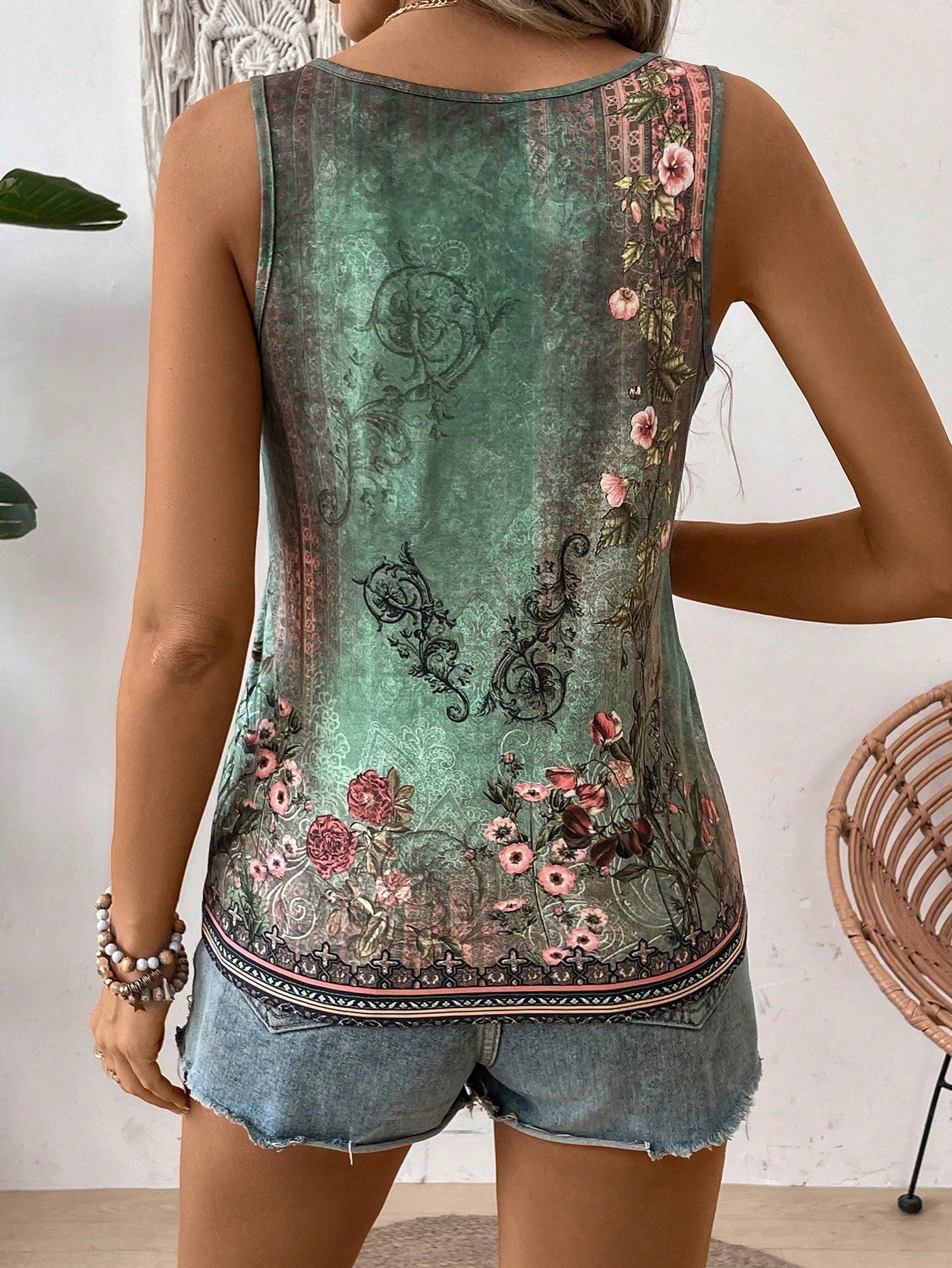 Blusa Regata com estampa Mariana