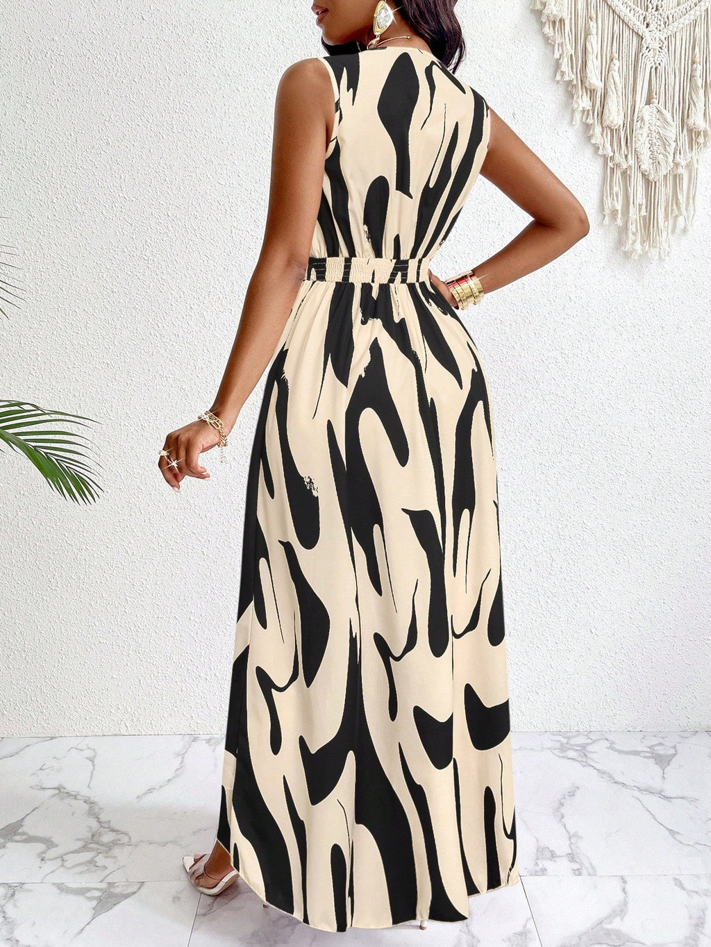 Vestido Longo com Detalhe na Cintura