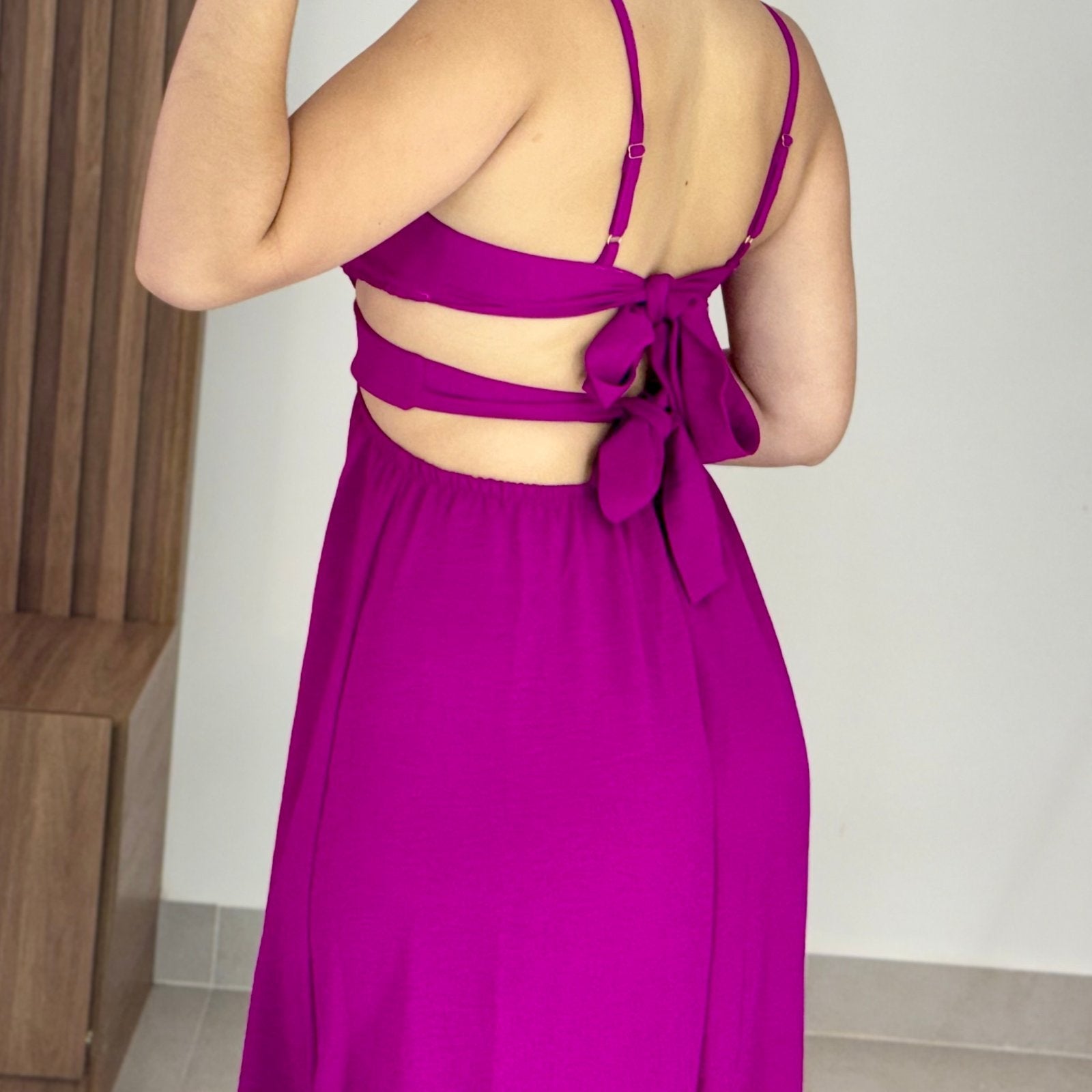 Vestido Midi Com Aberturas e Fenda Beatriz